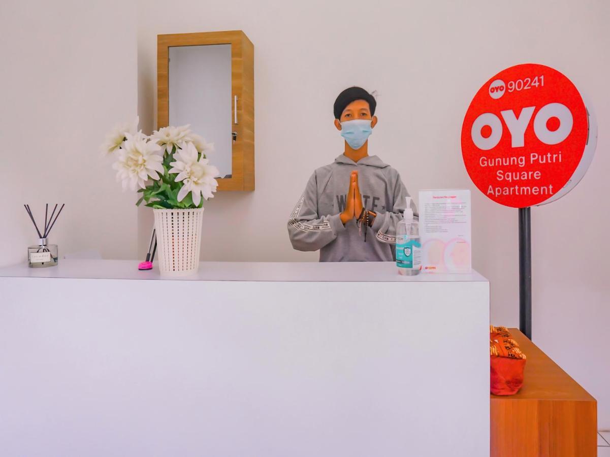 Oyo 90241 Sirooms Apartmen Gunung Putri Богор Екстериор снимка