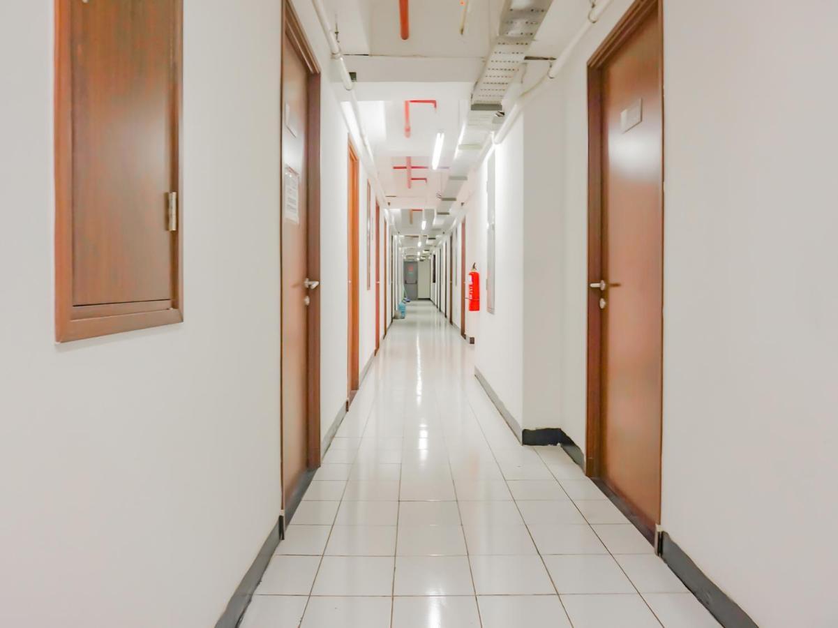 Oyo 90241 Sirooms Apartmen Gunung Putri Богор Екстериор снимка