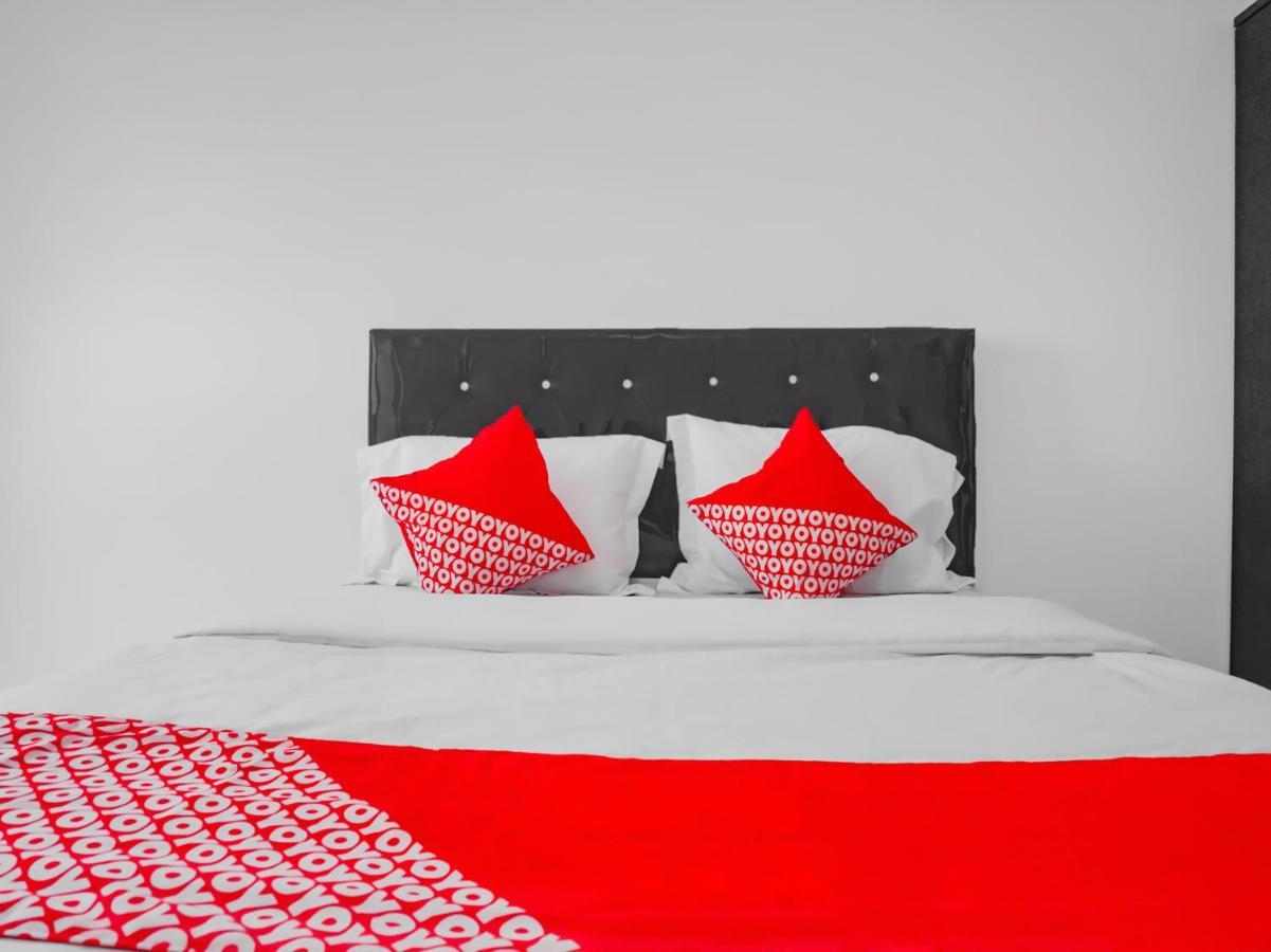Oyo 90241 Sirooms Apartmen Gunung Putri Богор Екстериор снимка